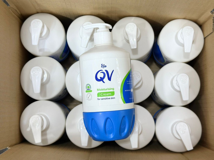 کرم درمان ترک و خشکی و اگزما پوستی مرطوب کننده پوست کیو وی QV حجم ۵۰۰ گرم